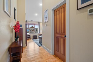 Appartement, meerdere bedden, balkon, uitzicht op tuin (The Three Sisters) | Interieur