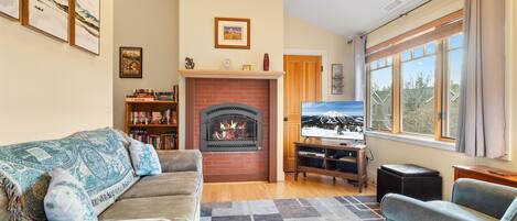 Condo, Multiple Beds, Balcony, Garden View (The Three Sisters) | Living area | 42-inch flat-screen TV with digital channels, fireplace