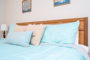 Condo, varias camas, balcón (Pina Colada Paradise) | 1 habitación, decoración personalizada y muebles diferentes 