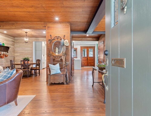 Leipers Retreat Secluded 3 BDR Craftsman Home