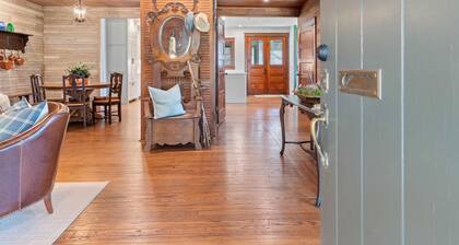 Leipers Retreat Secluded 3 BDR Craftsman Home