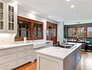 Private kitchen - Leipers Retreat Secluded 3 BDR Craftsman Home (Franklin)