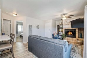 Condo, 1 King Bed with Sofa bed, Balcony, Garden View (Silver Surf Getaway) | Interior