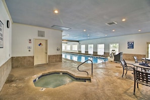 Indoor pool, seasonal outdoor pool - Stunning Water View Pet Friendly, Indoor Pool (Branson)