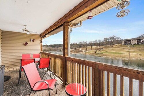 Stunning Water View Pet Friendly, Indoor Pool