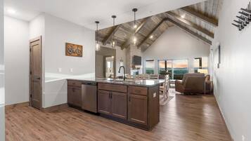 House, Multiple Beds, Fireplace, Mountain View (Two Pines) | Interior