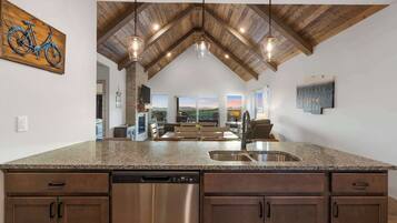 House, Multiple Beds, Fireplace, Mountain View (Two Pines) | Interior