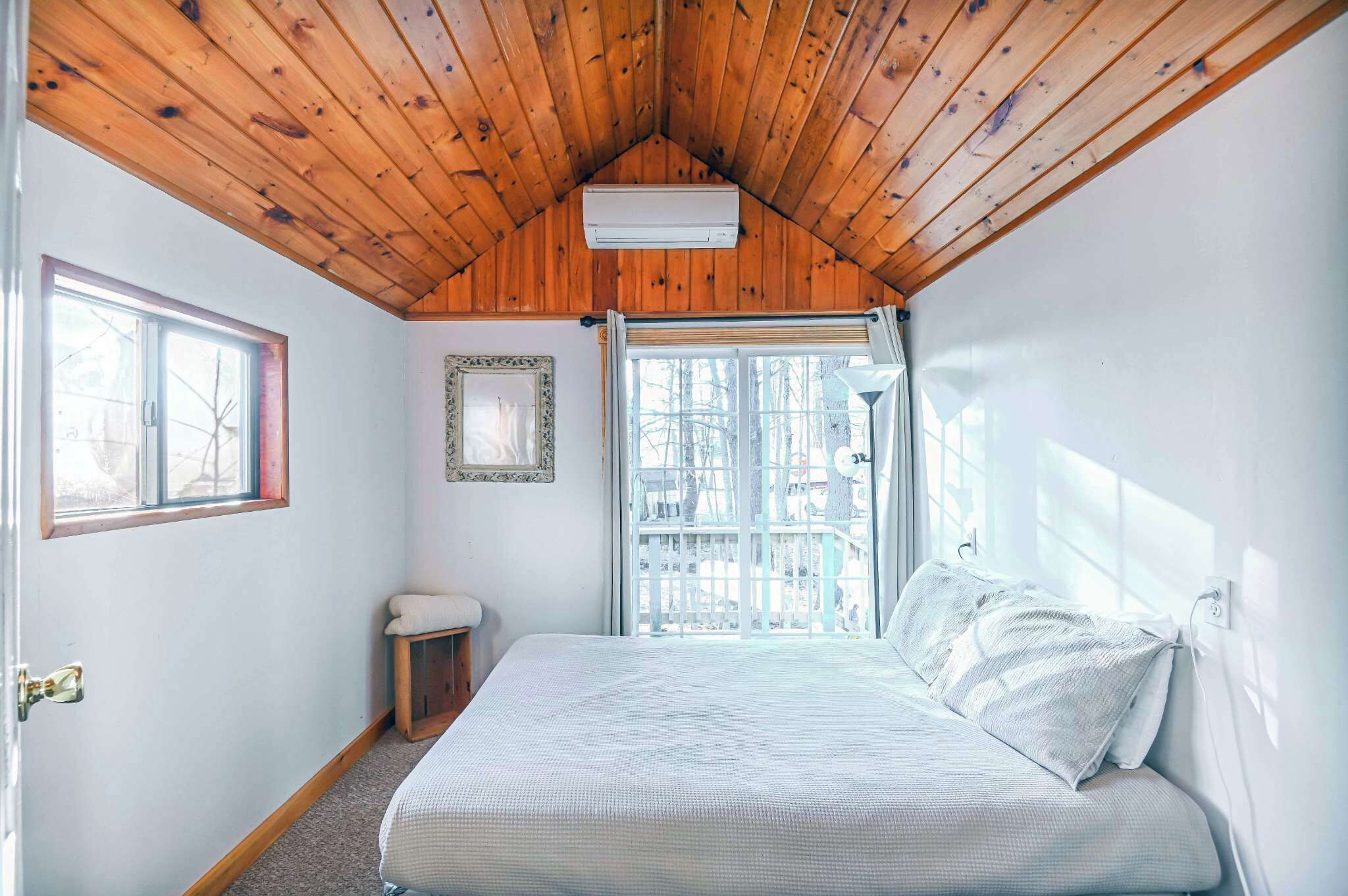 Kabin, Beberapa Tempat Tidur, dapur, pemandangan kebun (Cottage by the Pond) | 2 kamar tidur dan didekorasi berbeda-beda