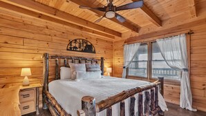 Hytte, flere senger, spabadekar, fjellutsikt (Moosehead Lodge) | 2 soverom, wi-fi (inkludert) og individuelt dekorert