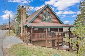 Exterior - Moosehead Lodge Fantastic Cabin at Lake Douglas! (Sevierville)