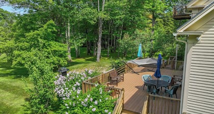 4 BDR w/ Private Hot Tub, Backyard and Deck!