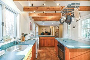 House, Multiple Beds, Hot Tub, Garden View (Maple Shadow Farm) | Private kitchen | Fridge, microwave, oven, stovetop - 4 BDR w/ Private Hot Tub, Backyard and Deck! (Wells)