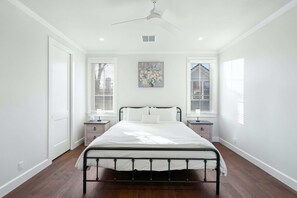 House, Multiple Beds, Patio, Garden View (Skyline Chic Farmhouse) | 5 bedrooms, individually decorated, individually furnished, desk - Gated 5 Bedroom Walkable to East Austin (Austin)