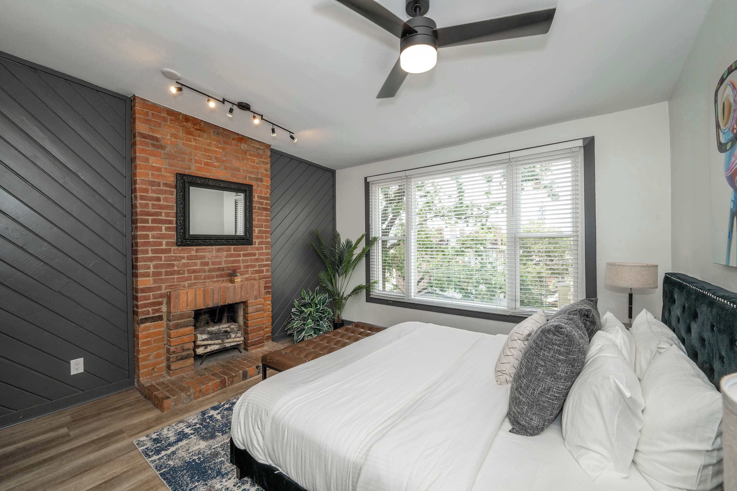 Nhà, nhiều giường, ban công, quang cảnh thành phố | 3 phòng ngủ, trang trí khác biệt 