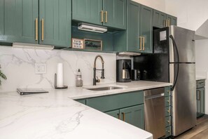 House, Berbilang Katil, Balcony, City View | Dapur peribadi | Peti sejuk, ketuhar gelombang mikro, ketuhar, dapur 