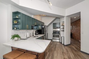 House, Multiple Beds, Balcony, City View | Private kitchen | Fridge, microwave, oven, stovetop