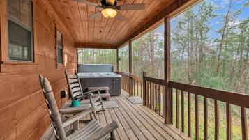 Cabin, Multiple Beds, Hot Tub, Mountain View (Bearway To Heaven II) | Balcony
