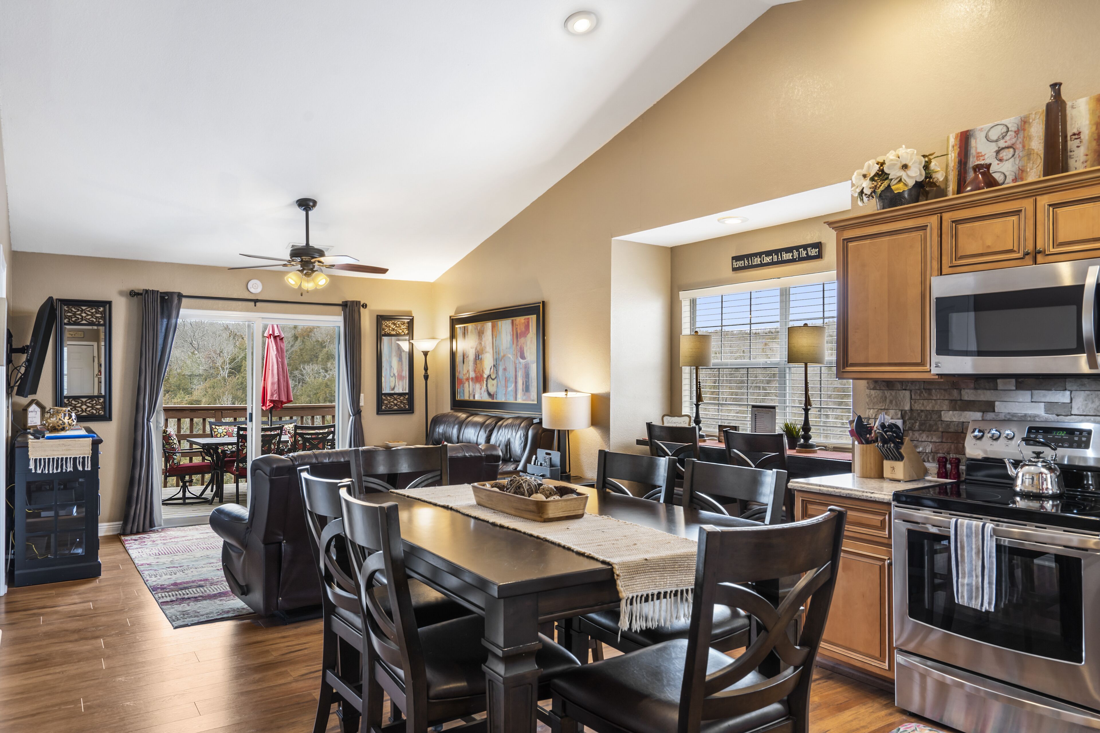 公寓式客房, 多张床, 使用泳池 | 私人厨房 | 冰箱、微波炉、烤箱、炉灶