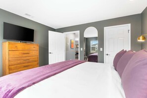 Bloc d'apartaments, diversos llits, pati, vistes al camp de golf (River Rock Retreat) | 2 dormitoris, decoració individual, mobiliari individual i roba de llit 