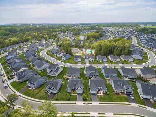 Grande at Canal Retreat Great Area in Rehoboth!