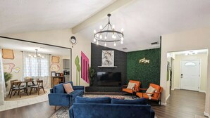 Unclassified image, 5 of 37, button - Vibrant Getaway Say Hello to the Best of Houston (Missouri City)