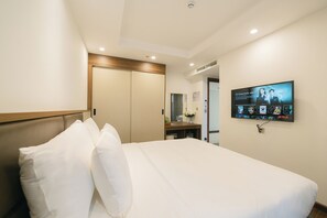 Minibar, desk, soundproofing, free WiFi - Love St Hotel (Hanoi)