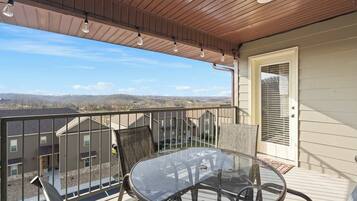 Condo, Multiple Beds, Balcony, Mountain View (Par 7 Penthouse at StoneBridge Resort) | Outdoor dining