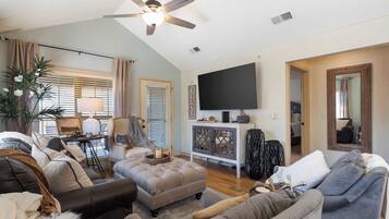 Kondominium, Beberapa Tempat Tidur, balkon (Par 7 Penthouse at StoneBridge Resort) | Area keluarga | Televisi layar datar 42-inci dengan saluran TV digital