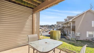 Apartment, 1 Queen-Bett, Terrasse, Gartenblick (Windsor Cottage) | Speisen im Freien