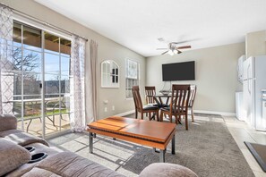 Condo, 1 Queen Bed, Patio, Garden View (Windsor Cottage) | Living area