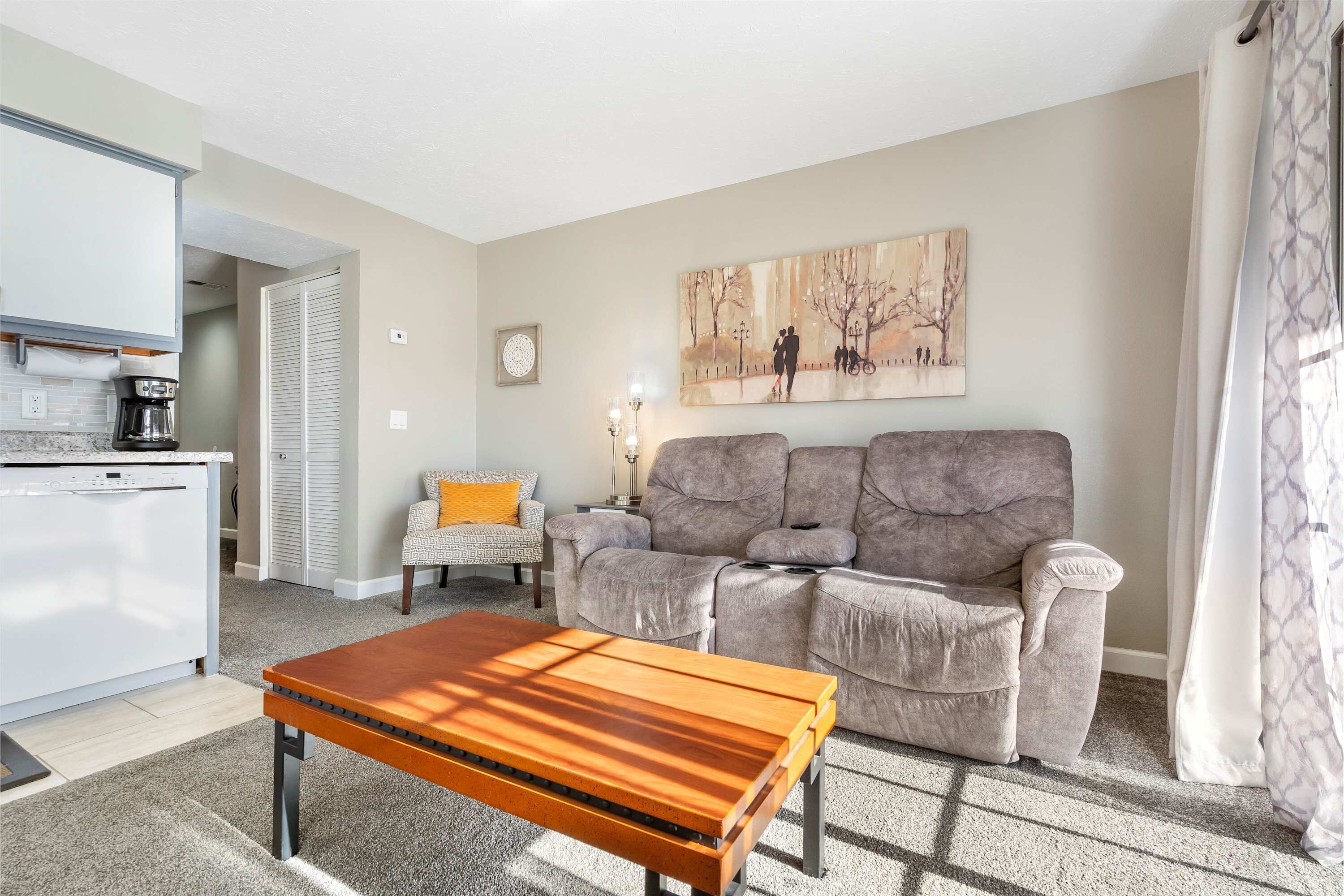Condo, 1 Queen Bed, Patio, Garden View (Windsor Cottage) | Living area | 42-inch flat-screen TV with digital channels