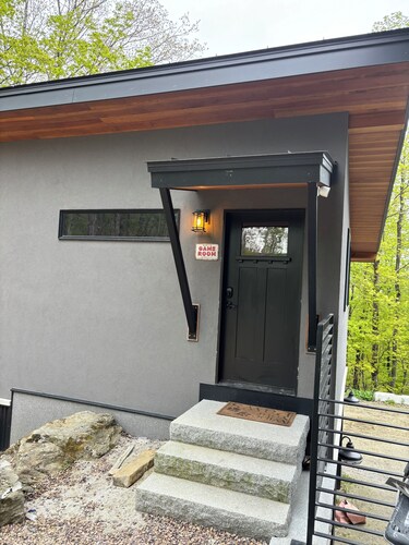 Spacious home on 225 Acres! Country living at its best!Unit#2