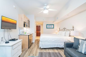 Studio, 1 trÚs grand lit et 1 canapé-lit, patio, vue jardin (Seashell Shuffle at Pilot House) | 1 chambre, décoration personnalisée, ameublement personnalisé