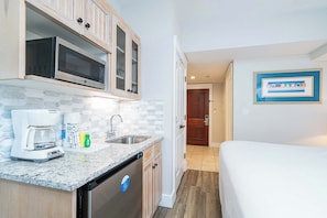 Studio, 1 King Bed with Sofa bed, Patio, Garden View (Seashell Shuffle at Pilot House)