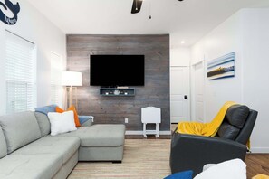 獨棟房屋, 多張床, 廚房 (Punta Nacho) | 起居區 | 50-吋平面電視，提供數位頻道