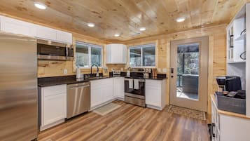 Cabin, Multiple Beds, Hot Tub, Mountain View (Green Creek Cabin) | Private kitchen | Fridge, microwave, oven, stovetop