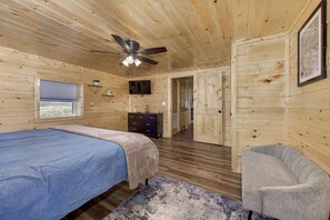 3 bedrooms, individually decorated, individually furnished, free WiFi - Nature Filled Escape in the Smokys! (Pigeon Forge)
