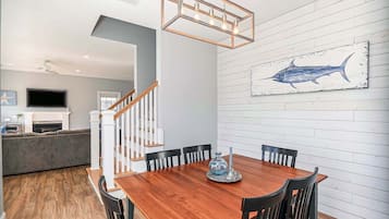 House, Multiple Beds, Pool Access, Garden View (Maritime Meadows) | Dining