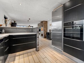 Refrigerador, microondas, horno y lavavajillas