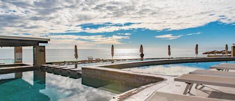 Piscina all'aperto, una piscina riscaldata
