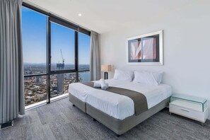 2 bedrooms, iron/ironing board, free WiFi, bed sheets - Circle on Cavill Sky Home! (Gold Coast)