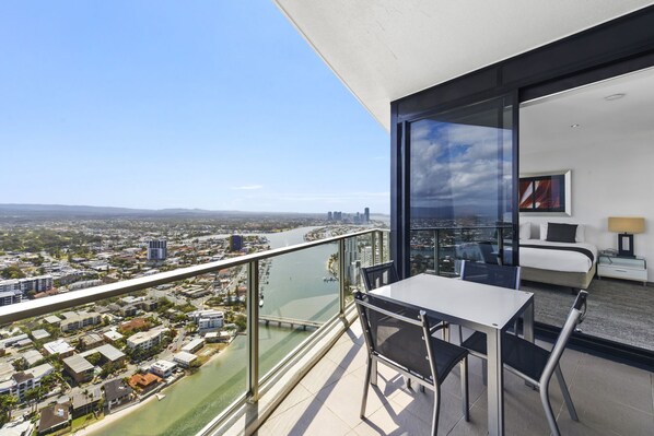 Property grounds - Escape to luxury in this exquisite 1 bedroom plus study, 1 bathroom apartment! (Gold Coast)