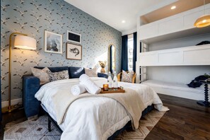 4 Schlafzimmer, Schreibtisch, Bügeleisen/Bügelbrett, WLAN
