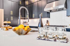 Fridge, microwave, oven, stovetop - New Year's Eve Live rooftop decks, hot tub, movie lounge near Broadway (Nashville)