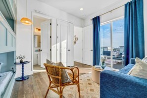 TV, stereo, offices - New Year's Eve Live rooftop decks, hot tub, movie lounge near Broadway (Nashville)