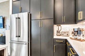Coffee/tea maker, fridge, microwave, oven