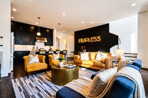 Una televisión, un reproductor estéreo, una oficina