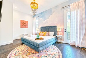4 Schlafzimmer, Schreibtisch, Bügeleisen/Bügelbrett, WLAN