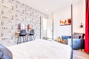 4 bedrooms, desk, iron/ironing board, WiFi