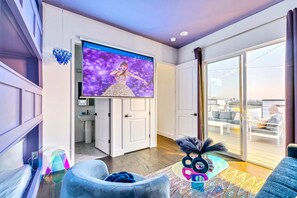 テレビ、ステレオ、書斎 / ワークスペース